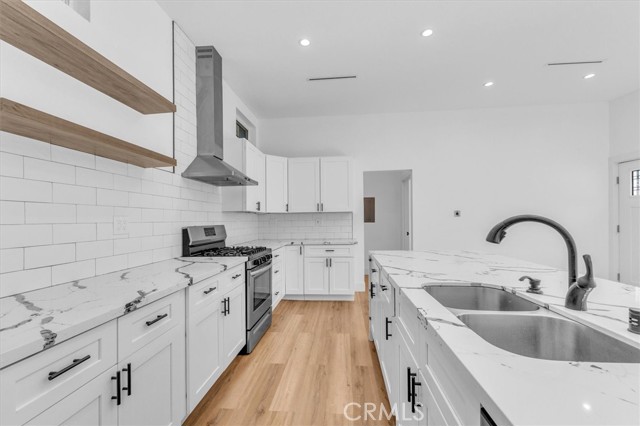 Detail Gallery Image 8 of 26 For 22716 Schoolcraft St, West Hills,  CA 91307 - 2 Beds | 2 Baths