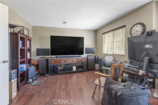 23 Red Coat Place, Irvine CA: https://media.crmls.org/medias/f8a8b55c-b72e-4003-81f7-1efcbf3af029.jpg
