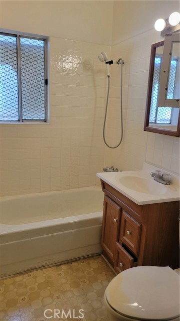 Detail Gallery Image 11 of 13 For 1146 N Loma Vista Dr, Long Beach,  CA 90813 - 2 Beds | 1 Baths