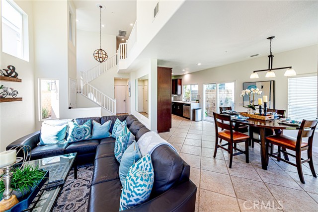 Detail Gallery Image 3 of 41 For 162 Sims Way, Placentia,  CA 92870 - 4 Beds | 2/1 Baths