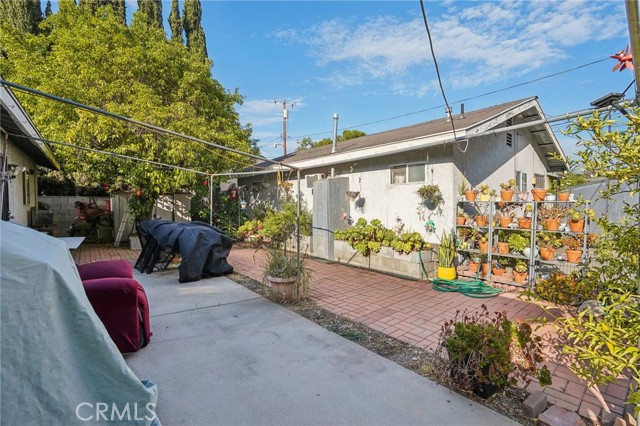 5810 Denny Avenue, North Hollywood CA: https://media.crmls.org/medias/f8a9a87d-f8ea-4f0d-b625-8db2c0781a18.jpg