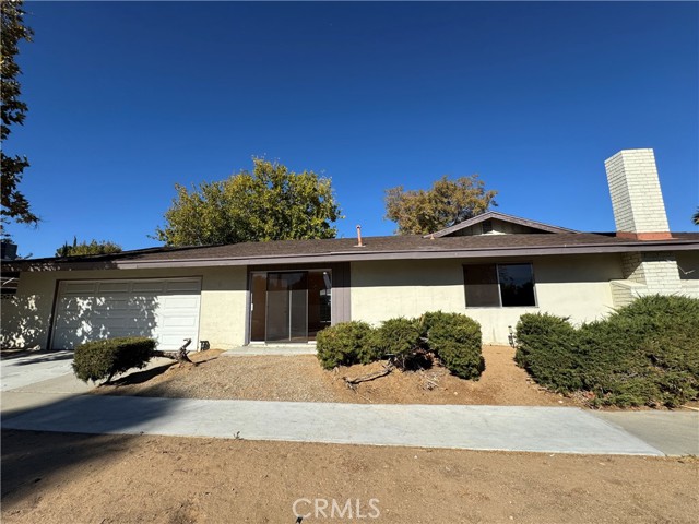 Detail Gallery Image 5 of 32 For 39643 Country Club Dr, Palmdale,  CA 93551 - 3 Beds | 2 Baths