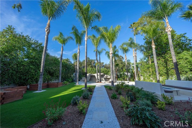 Detail Gallery Image 3 of 74 For 17437 Oak Creek Ct, Encino,  CA 91316 - 5 Beds | 5/1 Baths