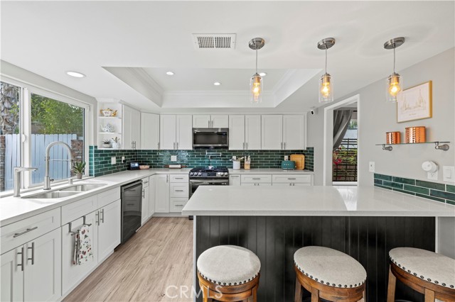 Detail Gallery Image 15 of 49 For 28972 Lotusgarden, Canyon Country,  CA 91387 - 4 Beds | 3 Baths