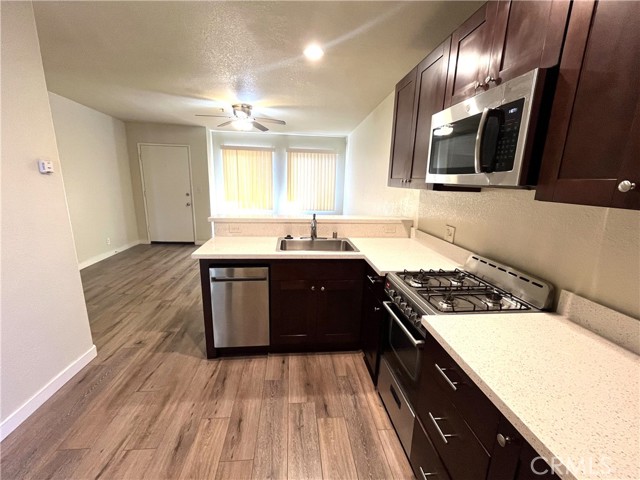 Detail Gallery Image 6 of 13 For 4307 W 142nd St #5,  Hawthorne,  CA 90250 - 1 Beds | 1 Baths