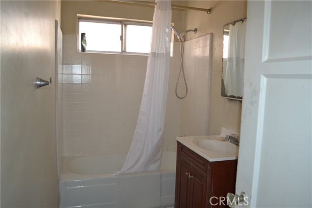 2121 N Pass Avenue, Burbank CA: https://media.crmls.org/medias/f8af3b9e-f12e-4330-a752-7717cd547883.jpg
