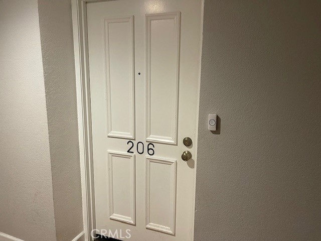 Detail Gallery Image 3 of 13 For 21650 21650 Burbank Blvd. #206,  Woodland Hills,  CA 91367 - 2 Beds | 2 Baths