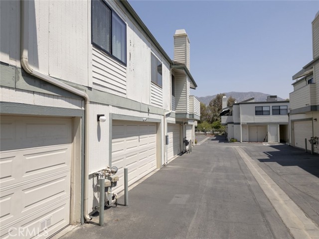 Detail Gallery Image 35 of 40 For 10504 Sunland Bld #5,  Sunland,  CA 91040 - 2 Beds | 1/1 Baths
