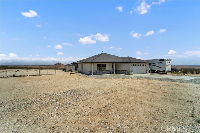 10715 Wilson Drive, California City CA: https://media.crmls.org/medias/f8b06956-2fcd-4dcd-91c5-d6e394c5f24f.jpg