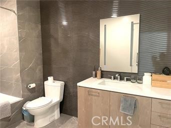 400 S Broadway, Los Angeles CA: https://media.crmls.org/medias/f8b10bc8-1f2f-4582-a413-71bb07579951.jpg