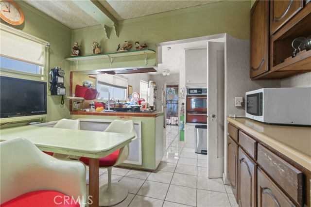 2048 W 68th Street, Los Angeles CA: https://media.crmls.org/medias/f8b1b5a0-1e58-468e-9fba-373b5a9bbc3b.jpg