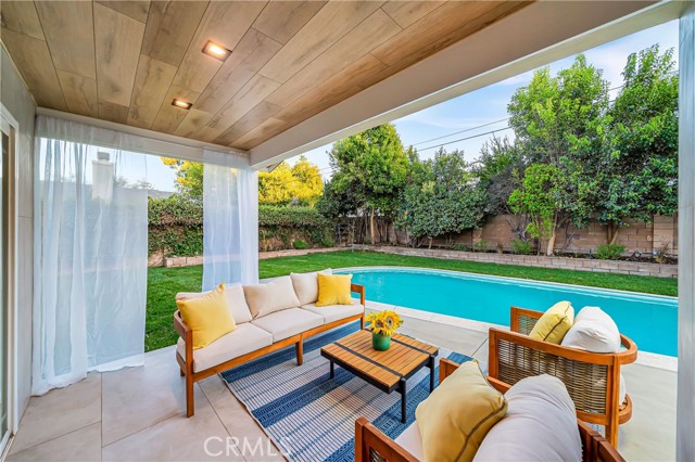 Detail Gallery Image 33 of 36 For 23506 Sylvan St, Woodland Hills,  CA 91367 - 4 Beds | 5 Baths