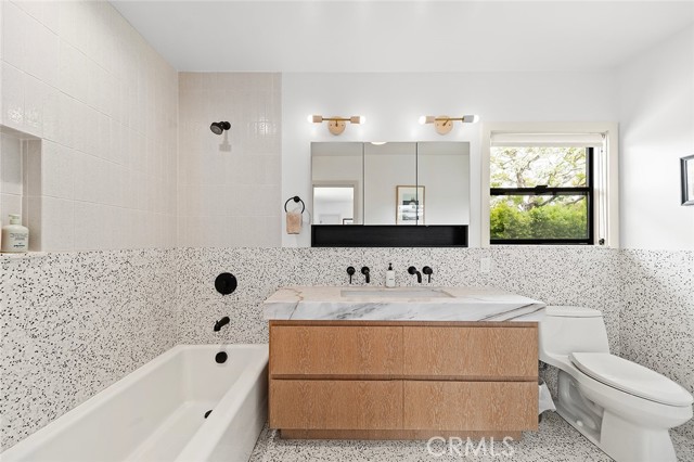 6360 E Vera Crest Drive, Long Beach CA: https://media.crmls.org/medias/f8b3b70d-6fae-4ba8-8f47-e0d16c9cb106.jpg