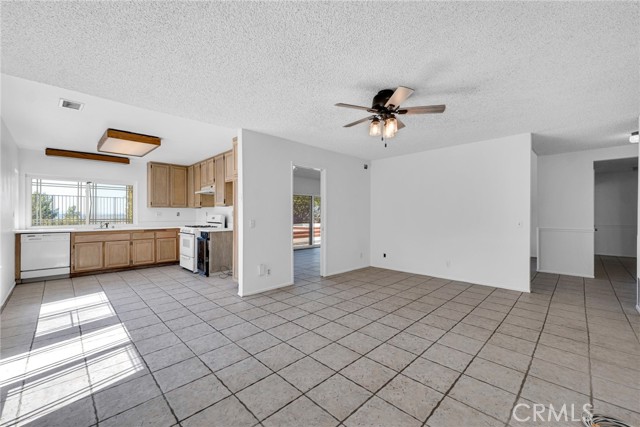 Detail Gallery Image 11 of 39 For 11549 Amigo Ave, Porter Ranch,  CA 91326 - 3 Beds | 2 Baths