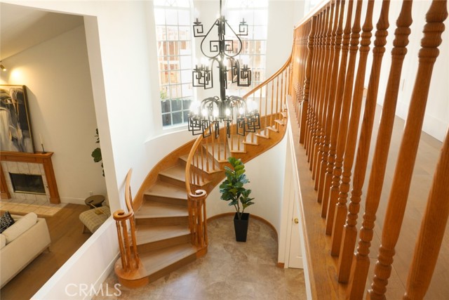 23242 Burbank Boulevard, Woodland Hills CA: https://media.crmls.org/medias/f8b693e3-8037-425f-919d-32cd9b6ac557.jpg