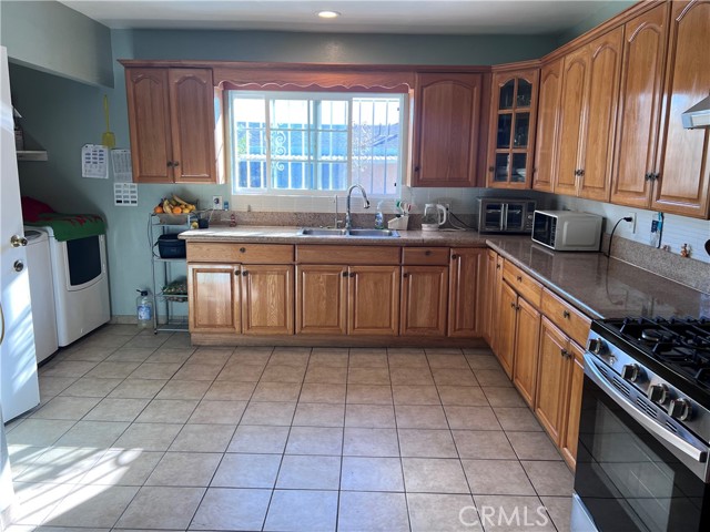 1222 E 103rd Street, Los Angeles CA: https://media.crmls.org/medias/f8b6ea0b-08c9-47d0-9413-64645100fe04.jpg