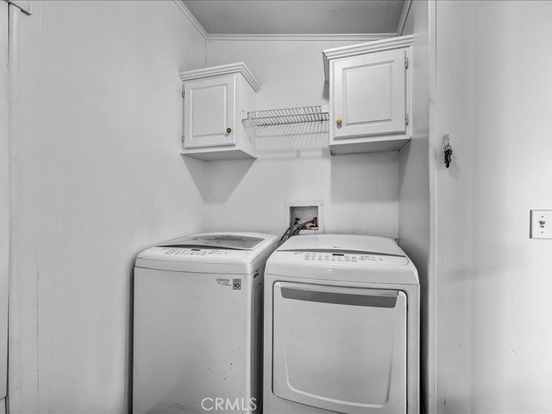 https://media.crmls.org/medias/f8b7b264-6ff1-4498-bb7b-d3cefad54a7b.jpg?preset=X-Large