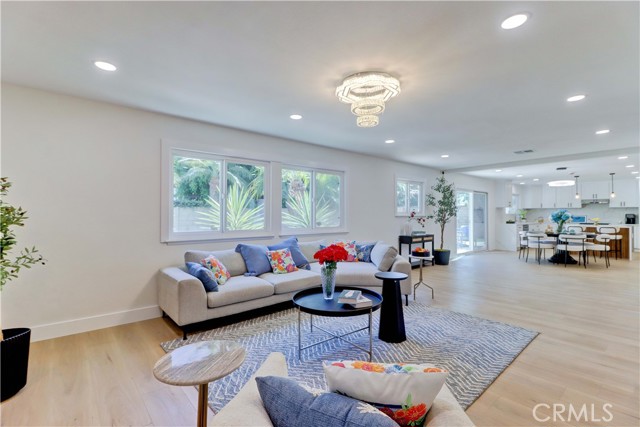 11428 Snowdrop Avenue, Fountain Valley CA: https://media.crmls.org/medias/f8b83bfc-cbc4-4f57-b1a2-af881a3573a8.jpg