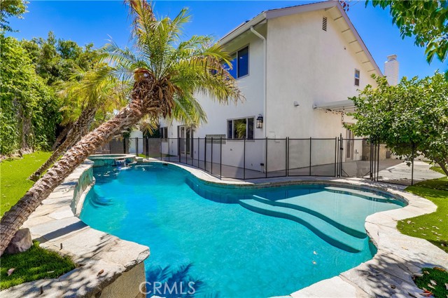 5528 Voletta Place, Valley Village CA: https://media.crmls.org/medias/f8b86cd6-d2ec-4ac5-a6c6-36ac2e4b7901.jpg