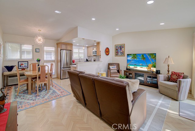 122 Via Estrada, Laguna Woods CA: https://media.crmls.org/medias/f8b875a3-22ed-4118-9c50-94689fa5f94d.jpg