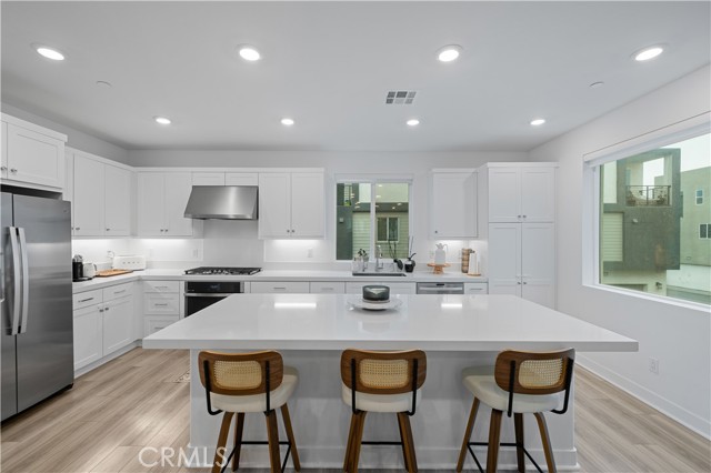 Detail Gallery Image 15 of 71 For 26799 Keystone Loop, Valencia,  CA 91381 - 3 Beds | 3 Baths