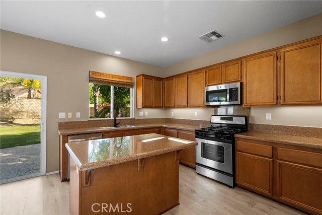 Detail Gallery Image 8 of 36 For 19316 Sidani Ln, Saugus,  CA 91350 - 3 Beds | 3 Baths