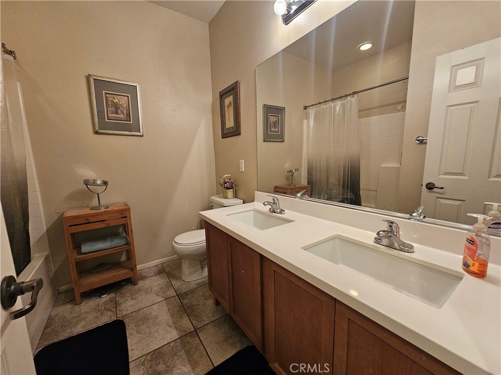 https://media.crmls.org/medias/f8b9693f-bbff-4dcb-83e7-9512f99f9638.jpg?preset=X-Large