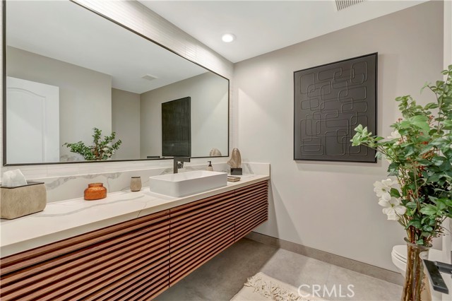 Detail Gallery Image 14 of 58 For 6095 Greenbrier Dr, Huntington Beach,  CA 92648 - 3 Beds | 2/1 Baths