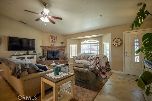 Detail Gallery Image 6 of 24 For 7653 Montrose, Hesperia,  CA 92345 - 3 Beds | 2 Baths