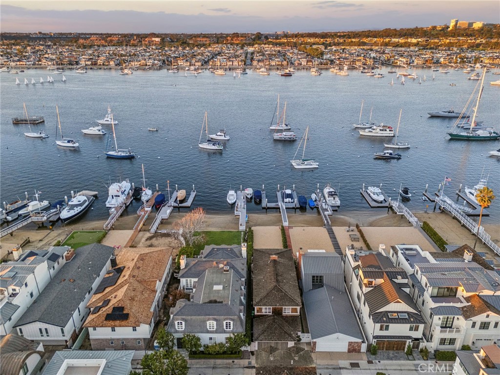 https://media.crmls.org/medias/f8bb5a45-9892-471b-8ad0-4b1c730769f3.jpg?preset=X-Large