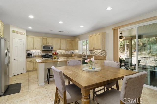 34787 Grotto Hills Drive, Winchester CA: https://media.crmls.org/medias/f8bbcadd-0153-44e2-a48a-4217ce12400c.jpg