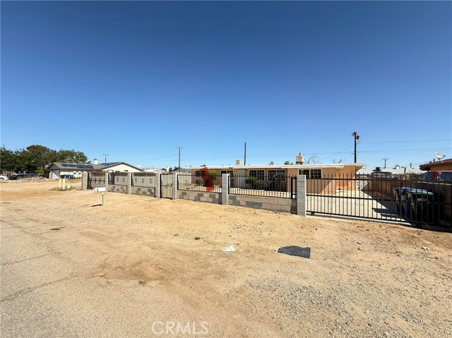 Detail Gallery Image 2 of 27 For 8461 Eucalyptus Ave, California City,  CA 93505 - 4 Beds | 1/1 Baths