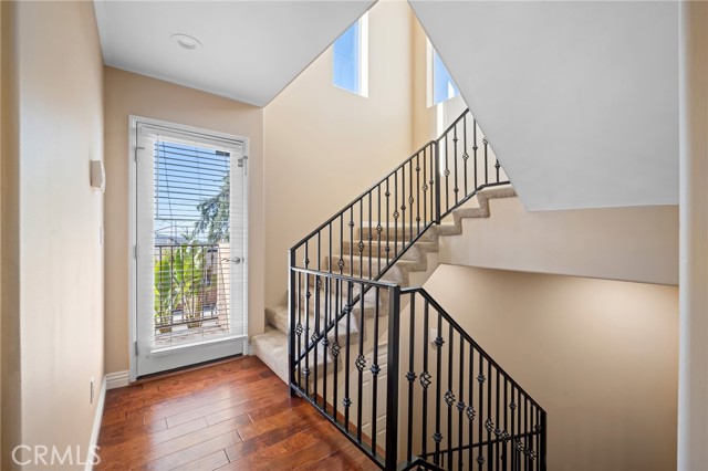 Detail Gallery Image 5 of 31 For 10118 Fernglen #1,  Tujunga,  CA 91042 - 3 Beds | 2/1 Baths