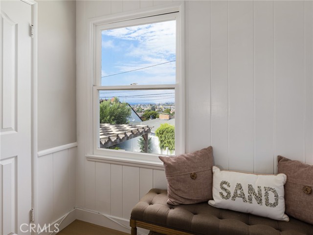 237 Via Los Miradores, Redondo Beach CA: https://media.crmls.org/medias/f8bce438-778d-4b90-913b-b559e72c7175.jpg