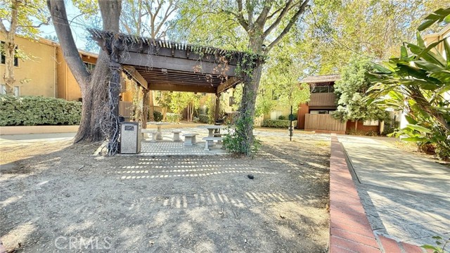 Detail Gallery Image 33 of 37 For 18350 Hatteras, Tarzana,  CA 91356 - 3 Beds | 2 Baths