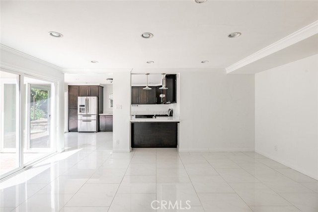 Detail Gallery Image 16 of 41 For 24526 Calvert St, Woodland Hills,  CA 91367 - 3 Beds | 3 Baths