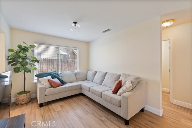 Detail Gallery Image 10 of 37 For 2290 Warwick Ave, Fresno,  CA 93720 - 4 Beds | 3 Baths