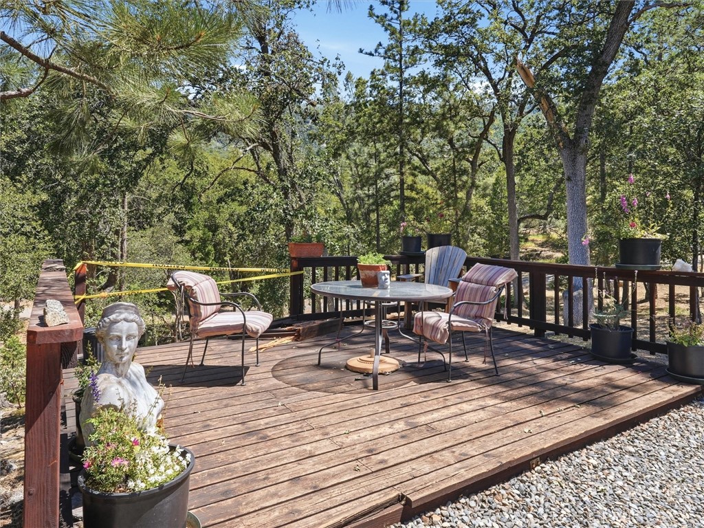 https://media.crmls.org/medias/f8bf5b16-271d-4ddb-9245-ad526b014f24.jpg?preset=X-Large