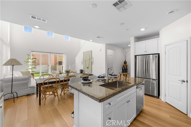 Detail Gallery Image 9 of 45 For 7143 Montecito, Corona,  CA 92880 - 4 Beds | 3/1 Baths