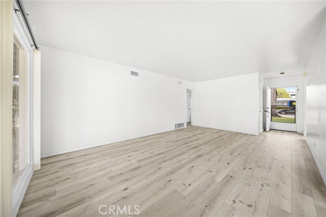 Detail Gallery Image 7 of 19 For 3453 Sunnyside Dr, Riverside,  CA 92506 - 3 Beds | 1 Baths