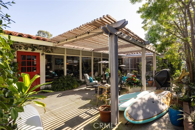 Detail Gallery Image 3 of 17 For 120 via Undine, Newport Beach,  CA 92663 - 3 Beds | 2 Baths