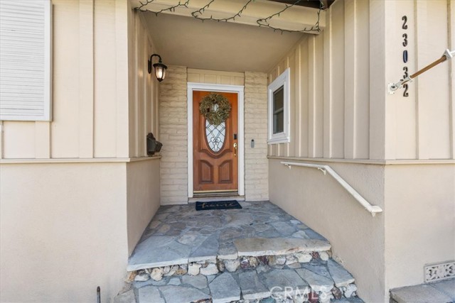 Detail Gallery Image 4 of 46 For 23032 Mobile, West Hills,  CA 91307 - 4 Beds | 2 Baths