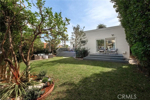 Detail Gallery Image 15 of 41 For 1659 3rd St, Manhattan Beach,  CA 90266 - 4 Beds | 3/1 Baths