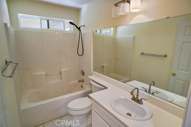 Detail Gallery Image 15 of 17 For 19711 Skyview Ct, Canyon Country,  CA 91351 - 3 Beds | 2 Baths
