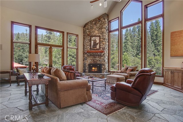 Detail Gallery Image 5 of 62 For 7899 Forest Dr, Yosemite,  CA 95389 - 3 Beds | 3/1 Baths