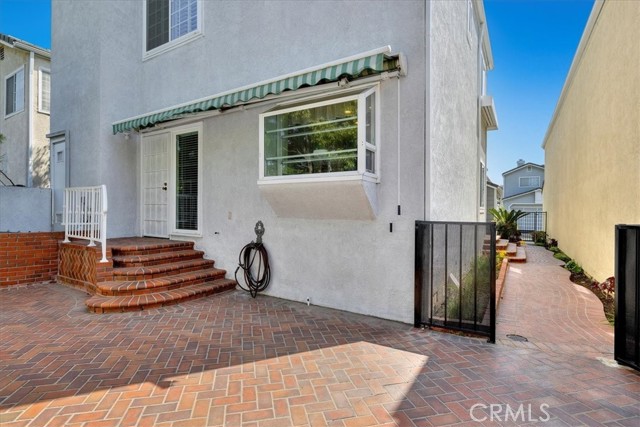 2123 Shelburne Way, Torrance CA: https://media.crmls.org/medias/f8c238b1-ed11-4b7a-be7b-7f71901c38eb.jpg