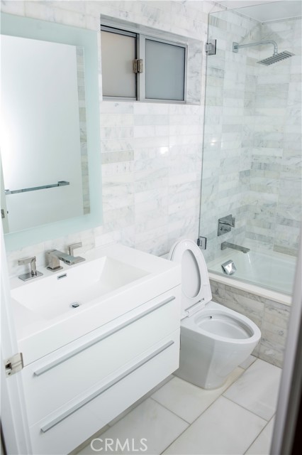 Detail Gallery Image 8 of 11 For 947 4th St #D,  Santa Monica,  CA 90403 - 3 Beds | 3 Baths