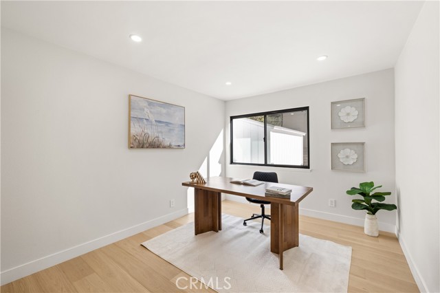 Detail Gallery Image 25 of 46 For 5340 Edgeware Dr, Calabasas,  CA 91301 - 5 Beds | 3 Baths