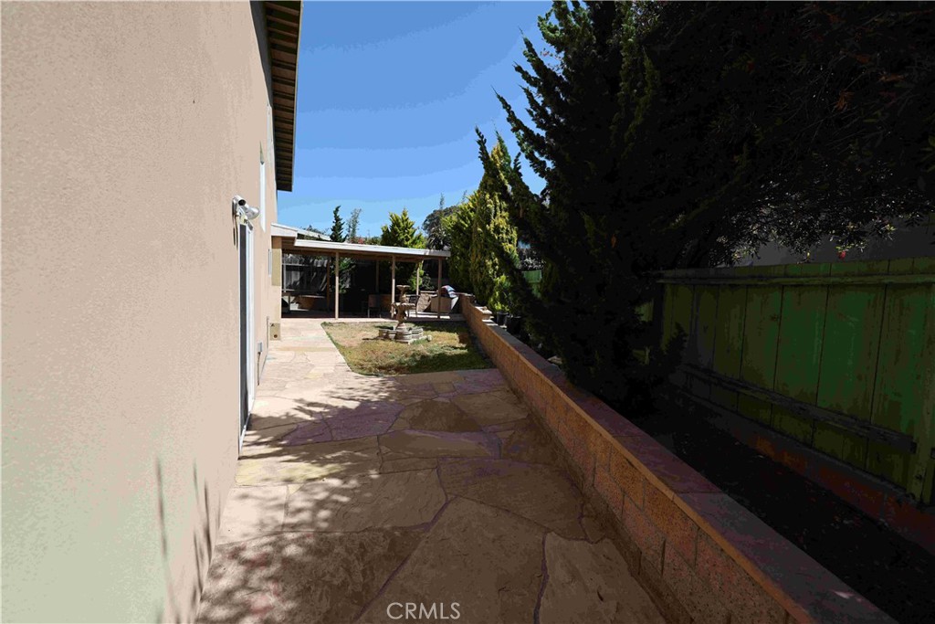 https://media.crmls.org/medias/f8c4778c-0c00-4671-aef7-d640eba6ff82.jpg?preset=X-Large