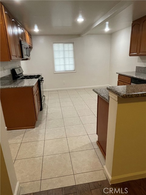 Detail Gallery Image 9 of 14 For 6141 Marbrisa, Huntington Park,  CA 90255 - 1 Beds | 1 Baths